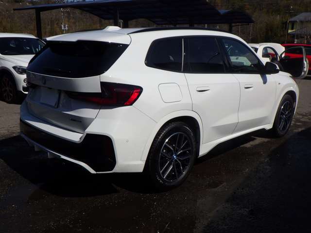 令和5年12月登録　6000キロ　ワンオーナー禁煙車　ハーマンカードン　レザー　シートヒーター　電動リアゲート　程度と保証内容に自信。安心ロング保証。来店予約即決特典あり。来店予約後にご来店下さい。