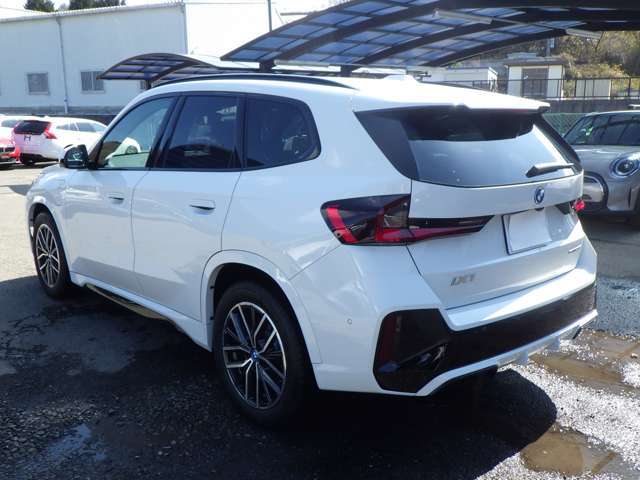令和5年12月登録　6000キロ　ワンオーナー禁煙車　ハーマンカードン　レザー　シートヒーター　電動リアゲート　程度と保証内容に自信。安心ロング保証。来店予約即決特典あり。来店予約後にご来店下さい。