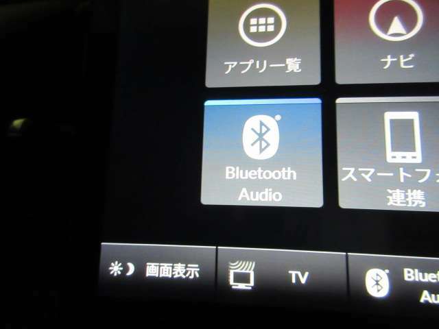 Bluetoothオーディオ対応可。お持ちのスマホやiPodなどとBluetooth接続して外部機器内の音楽などを車内で楽しめます。