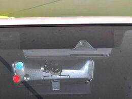 【トヨタセーフティセンス】走行中に前方の車両等を認識し、衝突しそうな時は警報とブレーキで衝突回避と被害軽減をアシスト。より安全にドライブをお楽しみいただけます。