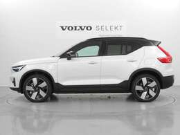都市を駆け巡る本物のSUVとして、XC40は開発されました。スカンジナビアデザインの独創性と都会的な雰囲気を身にまとった、都市で生活するあなたのために作られた1台です。