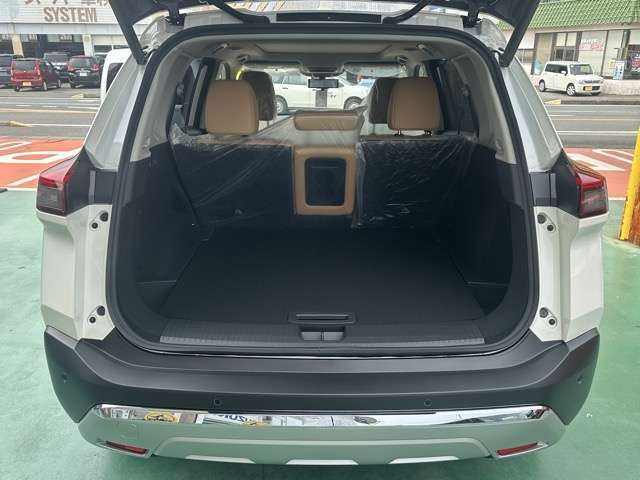 ★納車前に、専属のクリーニングスタッフが、ピッカピカにクリーニングして納車いたします！もちろん、ピッカピカの状態でお渡しするクリーニング費用も支払総額に含まれています！
