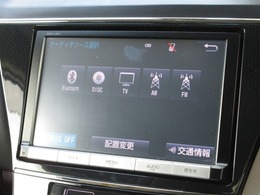 ナビゲーションはトヨタ純正8インチSDナビ(NSZA-X64T)が装着されております。AM、FM、CD、DVD再生、音楽録音再生、フルセグTV、Bluetoothがご使用いただけます。
