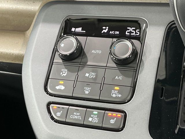 【シートヒーター】寒い日に重宝するシートヒーター！エアコンより早く温まってくれるので寒がりの人も安心ですね♪エアコンの温風は乾燥するから苦手、という方にもをおすすめです。