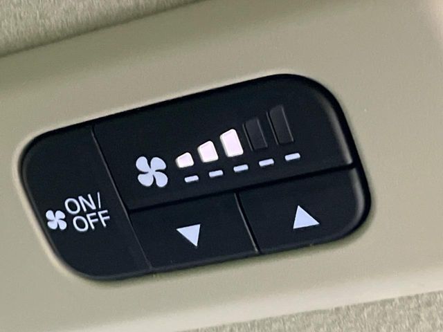【サーキュレーター】エアコンの風を後部座席まで届けてくれ、広い車内空間でも素早く快適な温度になります♪真夏や真冬に便利な機能です。