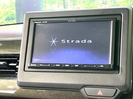 【ナビゲーション】目的地までしっかり案内してくれる使いやすいナビ。Bluetooth接続すればお持ちのスマホやMP3プレイヤーの音楽を再生可能！毎日の運転がさらに楽しくなります！！