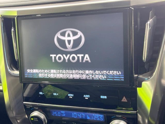 【純正ナビ】人気の純正ナビを装備。オーディオ機能も充実しており、Bluetooth接続すればお持ちのスマホやMP3プレイヤーの音楽を再生可能！毎日の運転がさらに楽しくなります！！