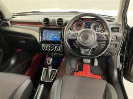 インパネ周りの写真です。操作性・視認性・質感と3拍子揃ったつくりです☆