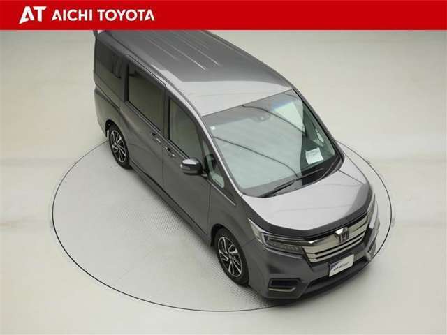 両側パワースライドドア付きだから、狭い駐車スペースなどでの乗り降りラクラク♪小さなお子さまのいるご家庭には嬉しい装備です。