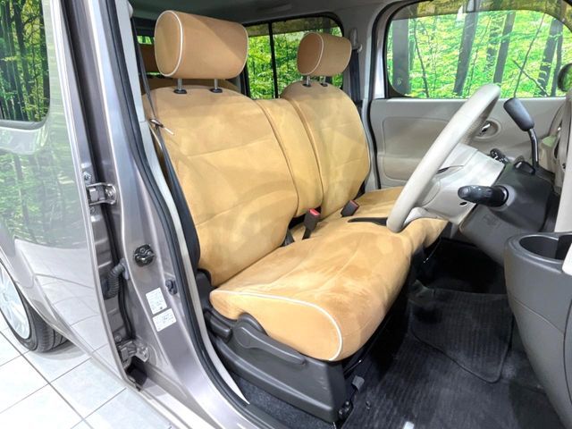 運転席シート廻りは使用感も少なく、良好な状態となっています。丁寧に使われていたことがよくわかりますね。