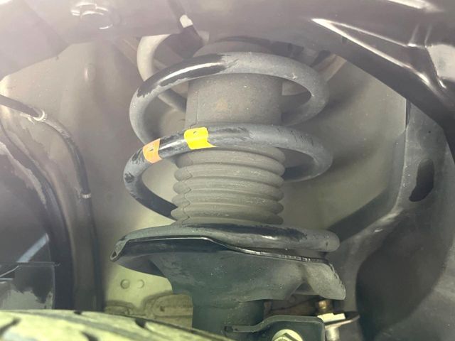 お車を安心してお乗りいただく為には、足回りの定期点検が欠かせません。サービスサポート（有償保証）では無料点検もご提供しており、安心のカーライフをお過ごしいただけるサポート体制が整っています。