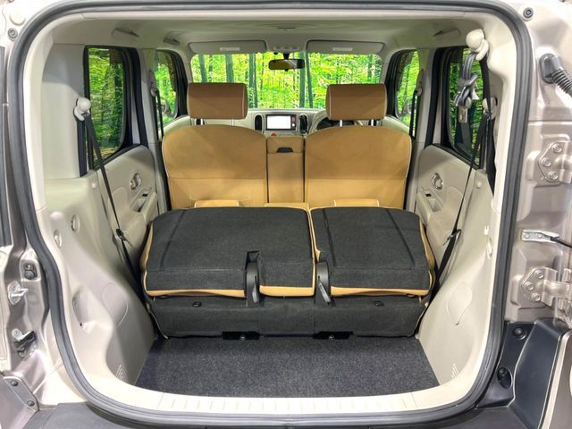 普段のお買い物や通勤、送迎等に十分な荷室スペースを確保しております。セカンドシートを倒すと、大きな荷物の積載も可能です♪