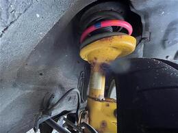 【ビルシュタインダンプマチックII】快適な乗り心地とコーナリング時の安定性を両立させたサスペンションが採用されています！