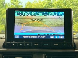 【バックカメラ】駐車時に後方がリアルタイム映像で確認できます。大型商業施設や立体駐車場での駐車時や、夜間のバック時に大活躍！運転スキルに関わらず、今や必須となった装備のひとつです！