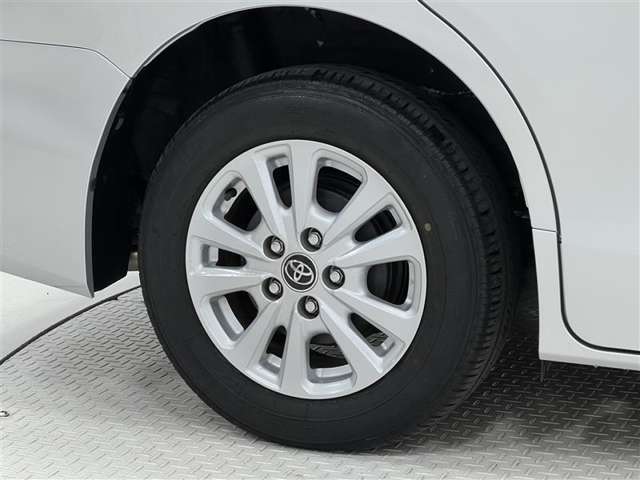 タイヤサイズは195/65R15！純正アルミホイール！納車前の点検時にタイヤ交換させていただきます！