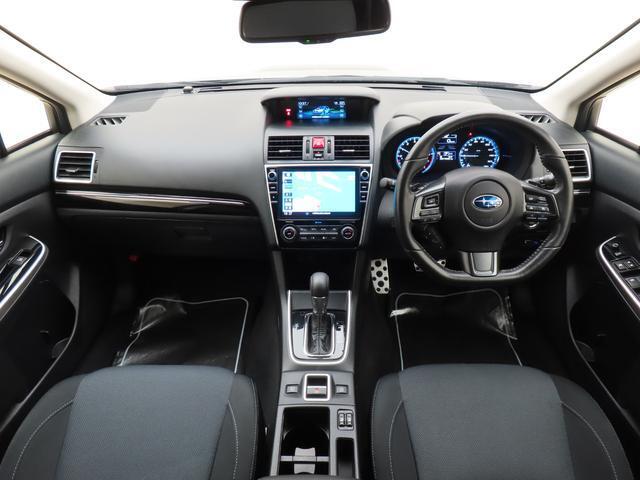■視界良好で運転しやすいコックピットです。シンプルで操作性の良いインパネ回りにデザインされ、SUBARUは安全性能に徹底的にまでこだわった視界設計を行っています。