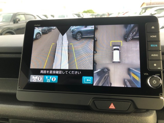 【マルチビューカメラシステム】クルマを上空から見下ろしたような映像が表示されます！さらに駐車がしやすくなります♪