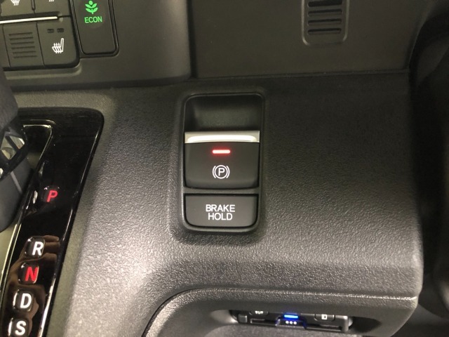 【電動パーキングブレーキ・ブレーキホールド】簡単なボタン操作で、毎日の運転が快適になります♪