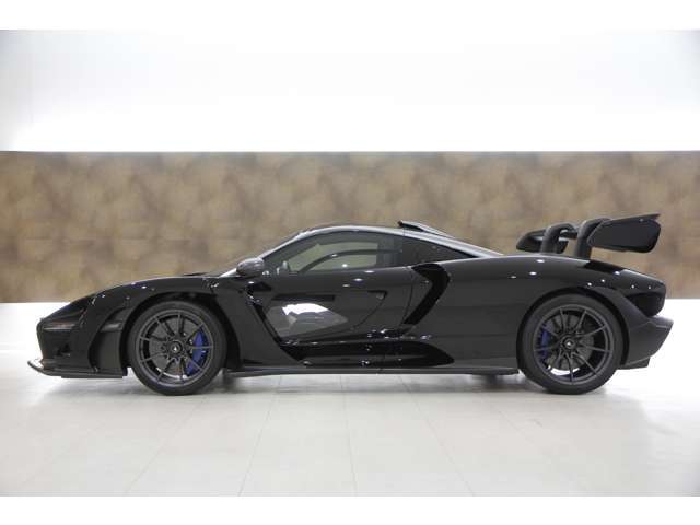 正規ディーラー車　世界限定500台　センターロックホイール　フロントリフト