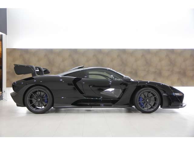 正規ディーラー車　世界限定500台　センターロックホイール　フロントリフト