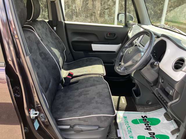 【店内】キッズスペースもございますので、お子様連れでもお気軽にお越しください！ゆっくり愛車選びをしていただけます♪