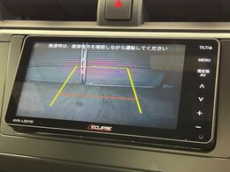 【バックカメラ】駐車時に後方がリアルタイム映像で確認できます。大型商業施設や立体駐車場での駐車時や、夜間のバック時に大活躍！運転スキルに関わらず、今や必須となった装備のひとつです！