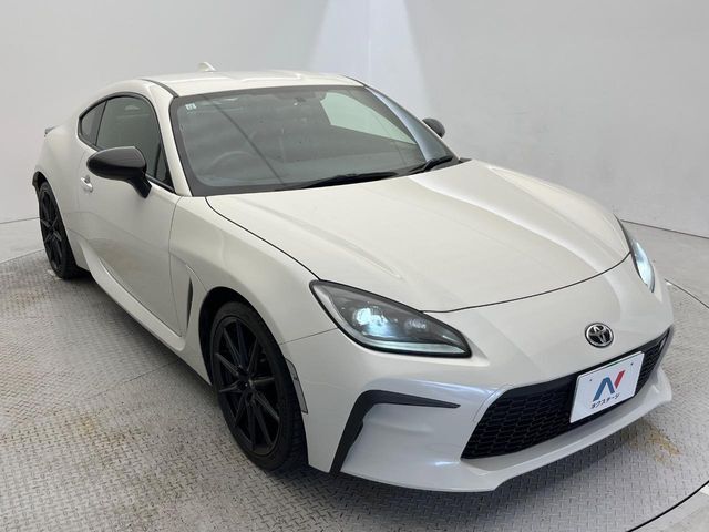 大好評のボディコーティング「弾スプラッシュコート」もご納車までに施工可能。通常のガラスコートと異なる、耐久年数6年の無機質ガラスコーティングが、ボディをキレイな状態に保ってくれます。