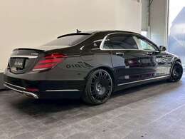 【鈑金・修理】小さなキズ・ヘコミから、大きな事故修理まで！一台一台丁寧に仕上げます。お車をお預かりしている間、代車を無料でお貸しいたしますので、安心してお任せください。