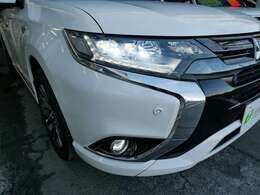 ヘッドライトとフォグはLEDです。オートマチックハイビ-ムの機能があります。