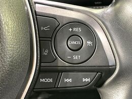 【レーダークルーズコントロール】高速道路での長距離走行が楽に！！自動で速度を保つクルーズコントロールが、衝突軽減システムと連携し、前方の車両を感知して車間を保つように速度調節してくれます！！