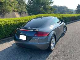 パドルシフト　赤革シート　パワーシート　シートヒーター　電動式リアウィング　HDDナビ　革巻きステアリング　ETC　キーレス　オートエアコン　17インチ純正アルミホイール等の装備も充実です。