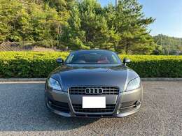 外装には目立つ気になる様な大きな傷ヘコミ等はありません。