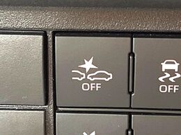 【スマートアシスト】走行中に前方の車両等を認識し、衝突しそうな時は警報とブレーキで衝突回避と被害軽減をアシスト。より安全にドライブをお楽しみいただけます。