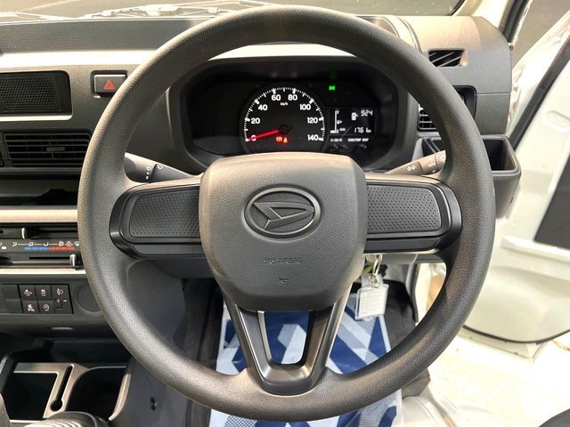 ステアリングも使用感が少なく、きれいな状態となっております♪