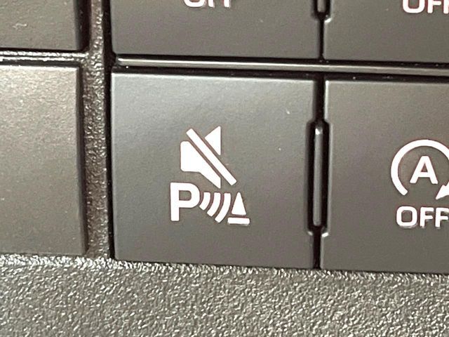 【コーナーセンサー】バンパーに付いたセンサーが障害物を検知！一定の距離に近づくとアラートで教えてくれます♪狭い駐車スペースや車庫入れ時も安心ですね☆