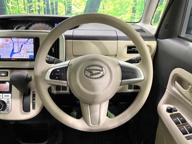 インテリアに合わせたデザインのステアリングは、運転される方のことも考え、運転しやすい形状、大きさです。是非一度、実際に触ってお確かめください。
