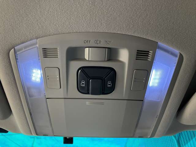 運転席からでも両側パワースライドドアの開閉が可能★