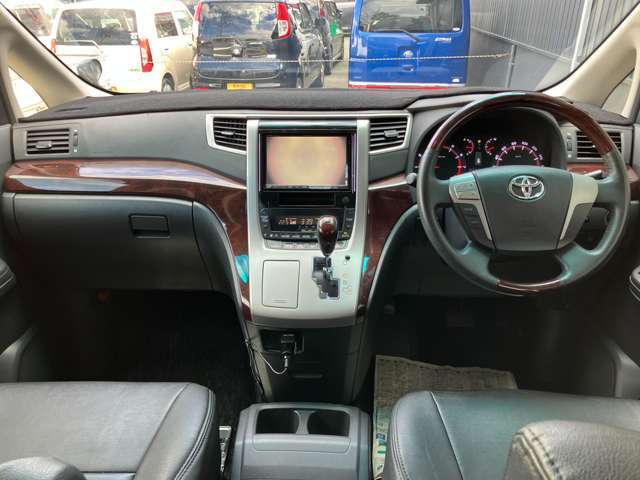 Wエアコン★オートエアコン！車内も温度を感知して自動で温度調整♪寒い冬でも暑い夏でも全席に快適な空調を届けてくれます★ナノイー★