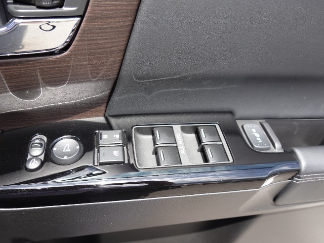 運転席ドア手元スイッチ