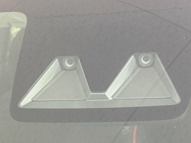 【スマートアシスト】走行中に前方の車両等を認識し、衝突しそうな時は警報とブレーキで衝突回避と被害軽減をアシスト。より安全にドライブをお楽しみいただけます。