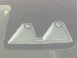 【スマートアシスト】走行中に前方の車両等を認識し、衝突しそうな時は警報とブレーキで衝突回避と被害軽減をアシスト。より安全にドライブをお楽しみいただけます。