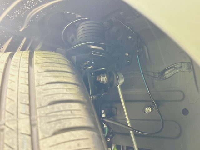 お車を安心してお乗りいただく為には、足回りの定期点検が欠かせません。サービスサポート（有償保証）では無料点検もご提供しており、安心のカーライフをお過ごしいただけるサポート体制が整っています。