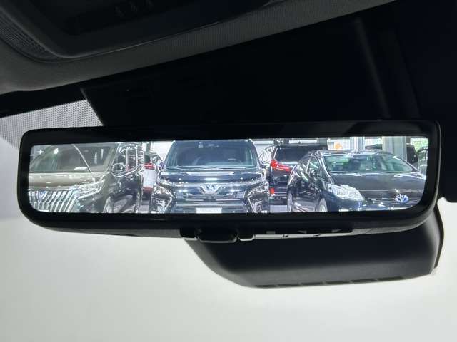 【デジタルインナーミラー/インテリジェントルームミラー】車両後方カメラの映像をインナーミラー内のディスプレイに表示します。