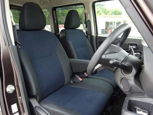 【運転席】最適なドライビングポジションで操作性を向上！長時間運転の疲れを軽減します。