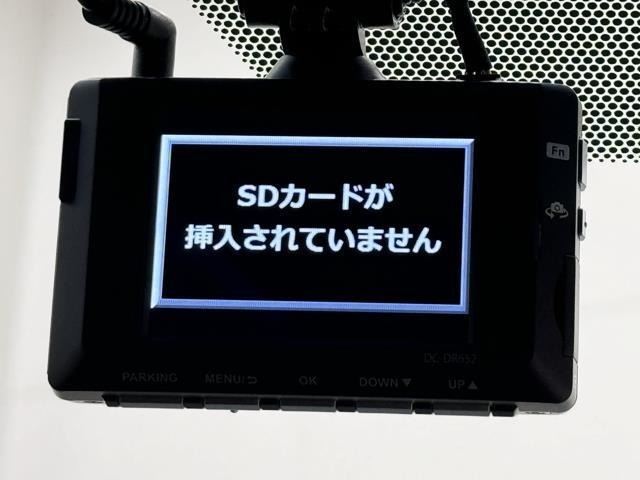 ドライブレコーダー装備してますよ。　思いでの記録や万が一の時の記録にも便利ですね。