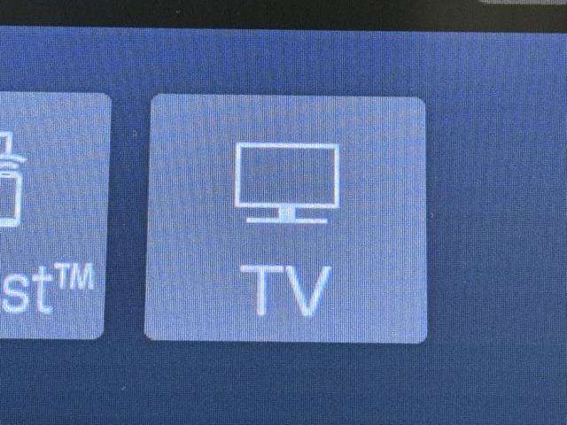 TVが見れるチューナーを装備しています。　新しい車でも付いていないことで、TVが見れない事も多々あるので要チェックです。