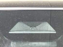 【ホンダセンシング】走行中に前方の車両等を認識し、衝突しそうな時は警報とブレーキで衝突回避と被害軽減をアシスト。より安全にドライブをお楽しみいただけます。