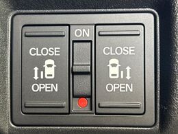 【両側パワースライドドア】スマートキーや運転席のスイッチで後席両側スライドドアの開閉が可能♪電動だから力を入れてドアを開ける必要が無く、小さなお子様でも簡単に開け閉めでき快適です♪