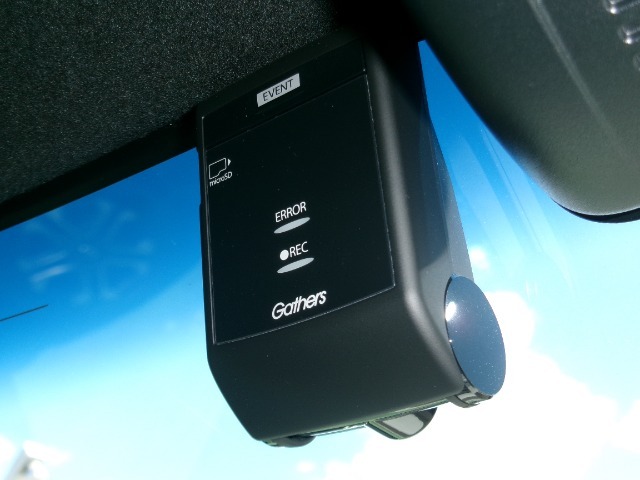 万が一の際の記録から煽り運転などの危険運転対策まで！！運転時の強い味方であるドライブレコーダーも付いています。