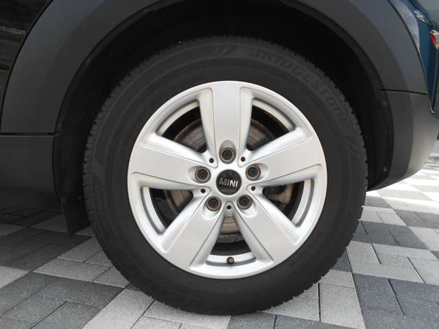 ご納車整備の際は、基本的な消耗品（EGオイル・エレメント、FRワイパー、ACフィルター）は状態問わず新品交換をし、新車から3年以上経過している車輌はバッテリーも状態問わず新品交換いたします！